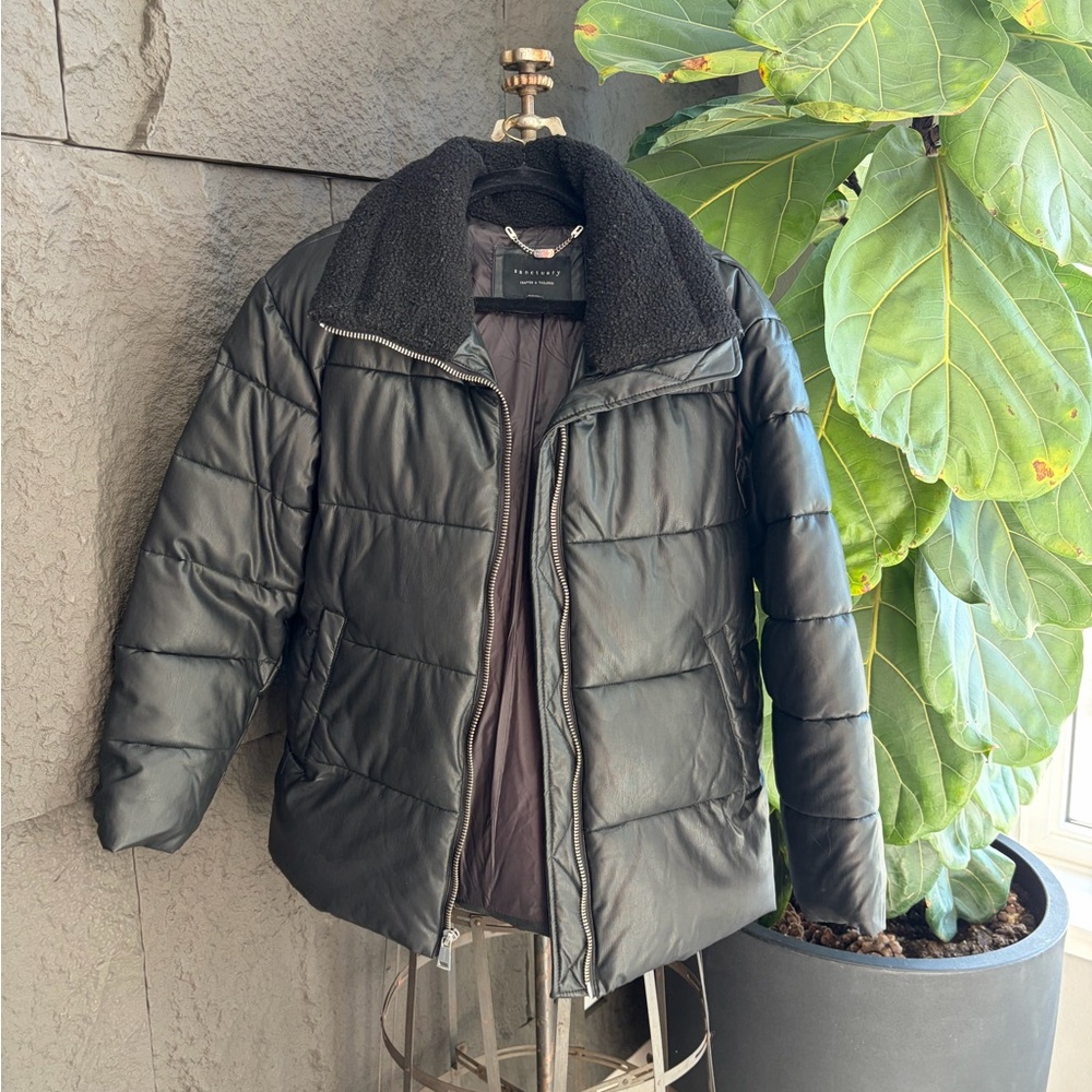 Sanctuary woman’s black Puffer Jacket